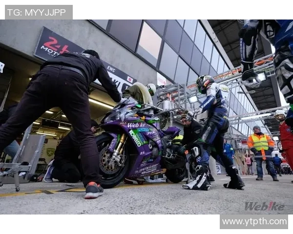 成都街舞队在世界攀岩锦标赛中的耐力表现精彩点评与分析