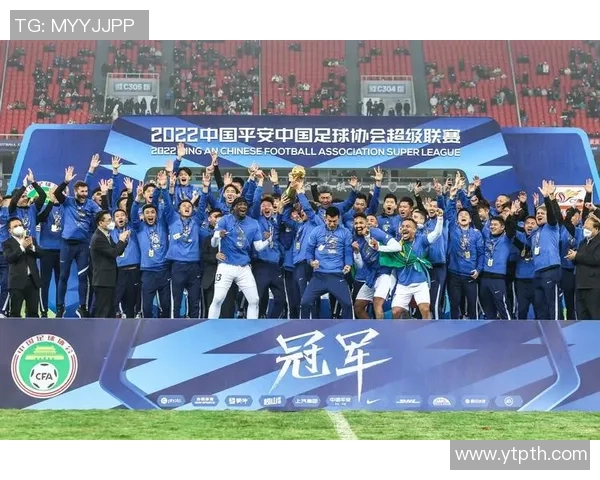 武汉足球队的蜕变之旅：从低谷到冠军赛的辉煌历程