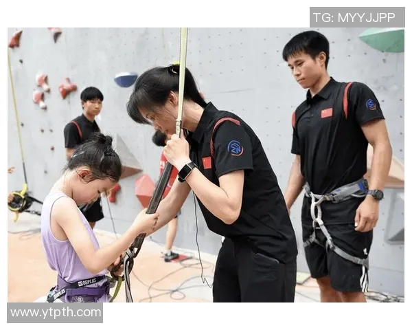 攀岩精神与团队默契交融上海攀岩队的协作之道探秘